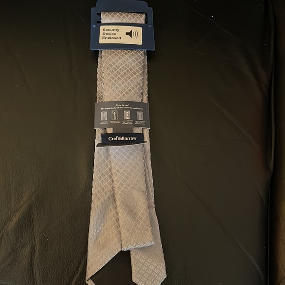 Tie - Picture 2 of 4